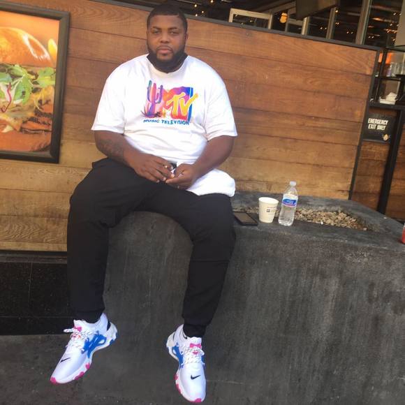 Meet your Posher, Dee - Picture 1 of 1